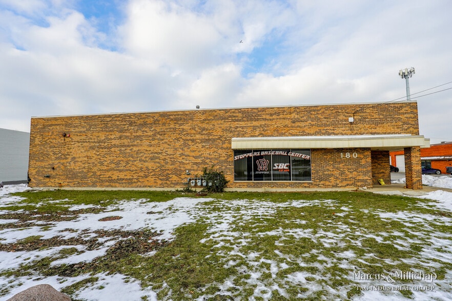 180 Shepard Ave, Wheeling, IL for sale - Primary Photo - Image 1 of 6