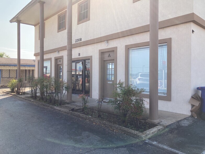 2308 E Us-190 Hwy, Copperas Cove, TX for lease - Building Photo - Image 2 of 5