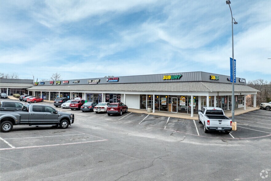 917 N Hampton Rd, DeSoto, TX for sale - Primary Photo - Image 1 of 6