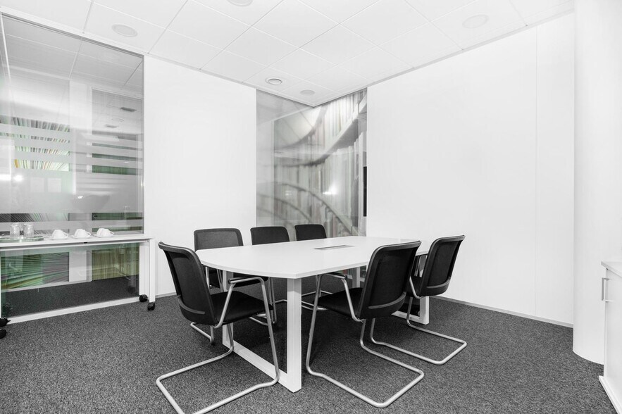 7 Rue Le Bouvier, Bourg-la-Reine for lease - Interior Photo - Image 1 of 14