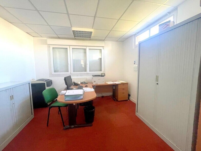 Bureau dans Poissy à vendre - Photo intérieure - Image 2 de 13