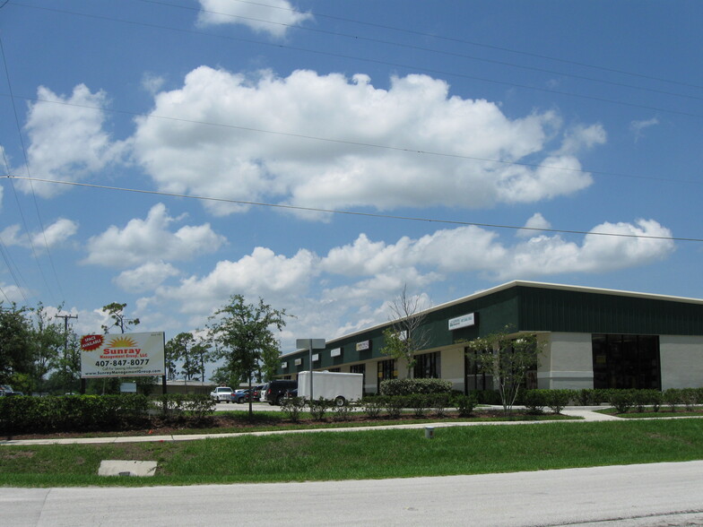 101-115 Hangar Rd, Kissimmee, FL à louer - Photo du bâtiment - Image 3 de 3