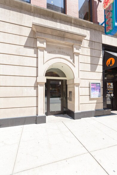 26-30 W Hubbard St, Chicago, IL à louer - Photo du bâtiment - Image 2 de 2