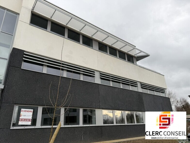 Office in Mont-Saint-Aignan for sale - Building Photo - Image 1 of 10