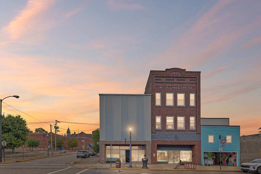 361 E Main St, Alliance, OH à vendre - Photo du bâtiment - Image 1 de 44