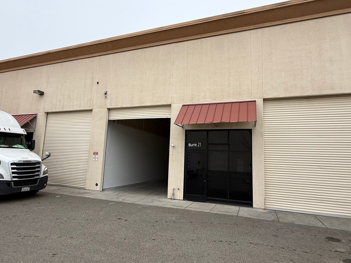 460 W Larch Rd, Tracy, CA 95304 - Unité 21 - - Photo intérieure - Image 1 of 4