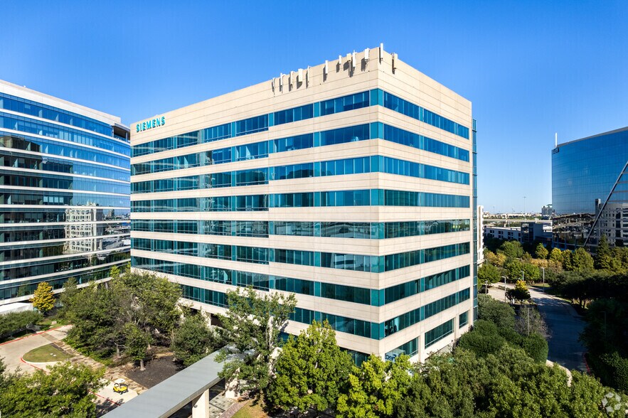 5800 Granite Pky, Plano, TX à louer - Photo du bâtiment - Image 2 de 15