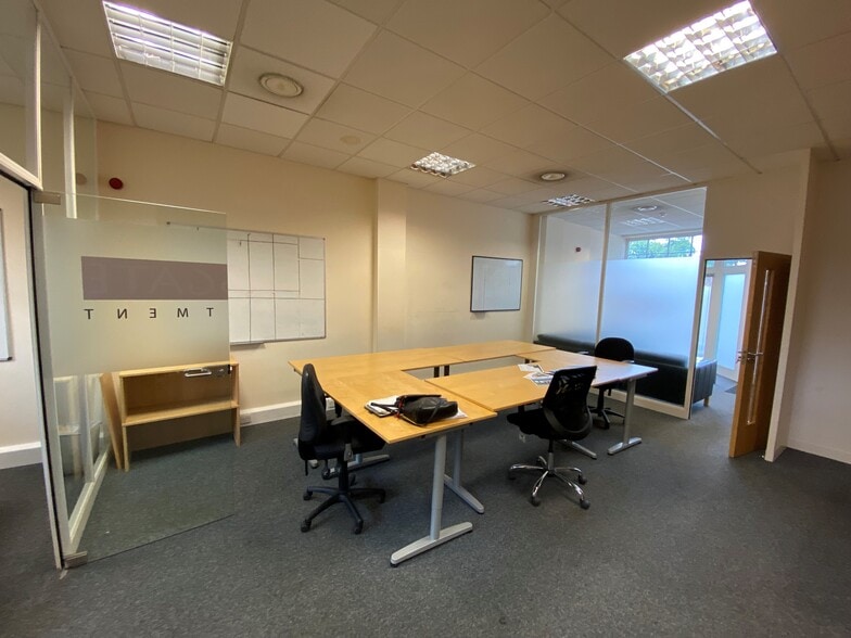 5-11 Hampton Court Rd, Kingston Upon Thames à louer - Photo intérieure - Image 3 de 4