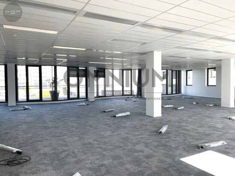 Office in Vénissieux for lease - Interior Photo - Image 3 of 8