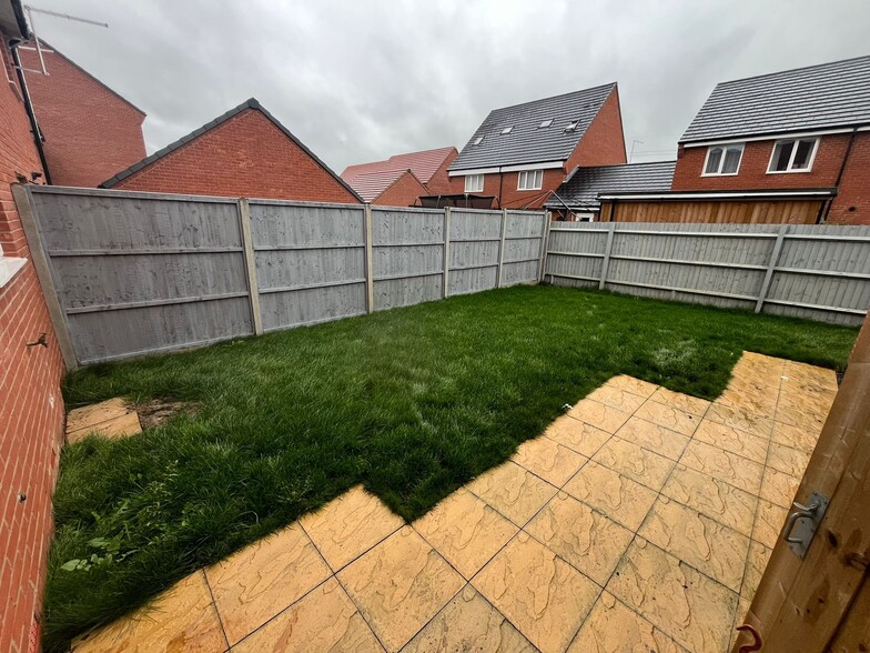 59 Redcurrant Av, Aylesbury à vendre - Photo du bâtiment - Image 2 de 6