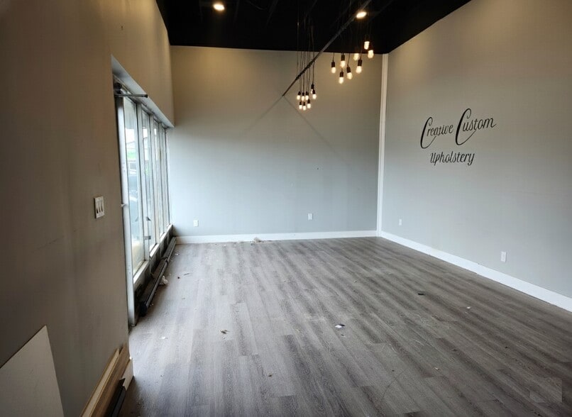 1 Hiscott St, St Catharines, ON à louer - Photo du bâtiment - Image 2 de 14