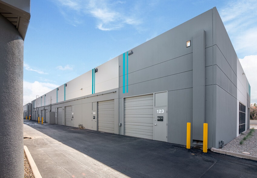 1605 W University Dr, Tempe, AZ à louer - Photo du bâtiment - Image 2 de 8