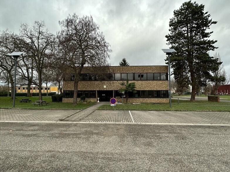 Bureau dans Lingolsheim à louer - Photo du bâtiment - Image 1 de 7