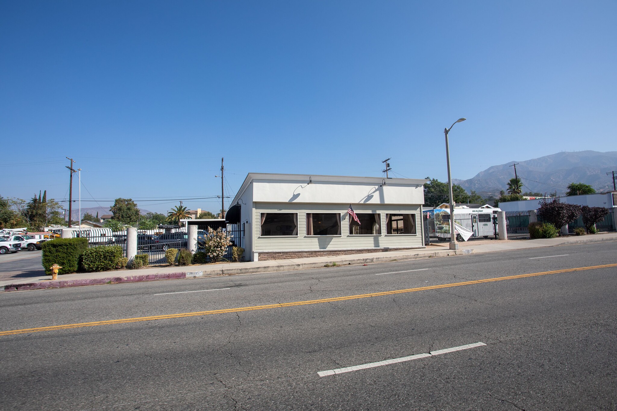 6927 Foothill Blvd, Tujunga, CA à vendre Photo principale- Image 1 de 1