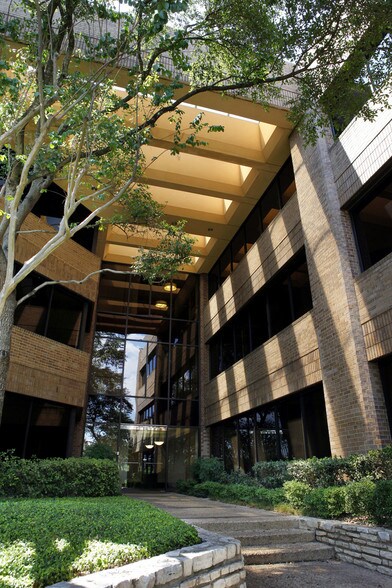 14800 San Pedro Ave, San Antonio, TX à louer - Photo du bâtiment - Image 2 de 5