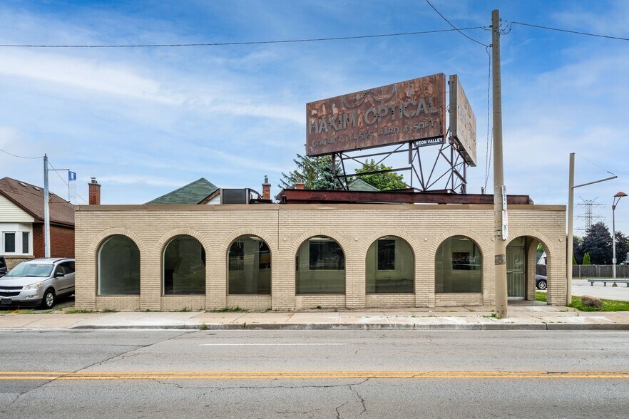 1579-1583 Main St E, Hamilton, ON for lease - Building Photo - Image 2 of 3