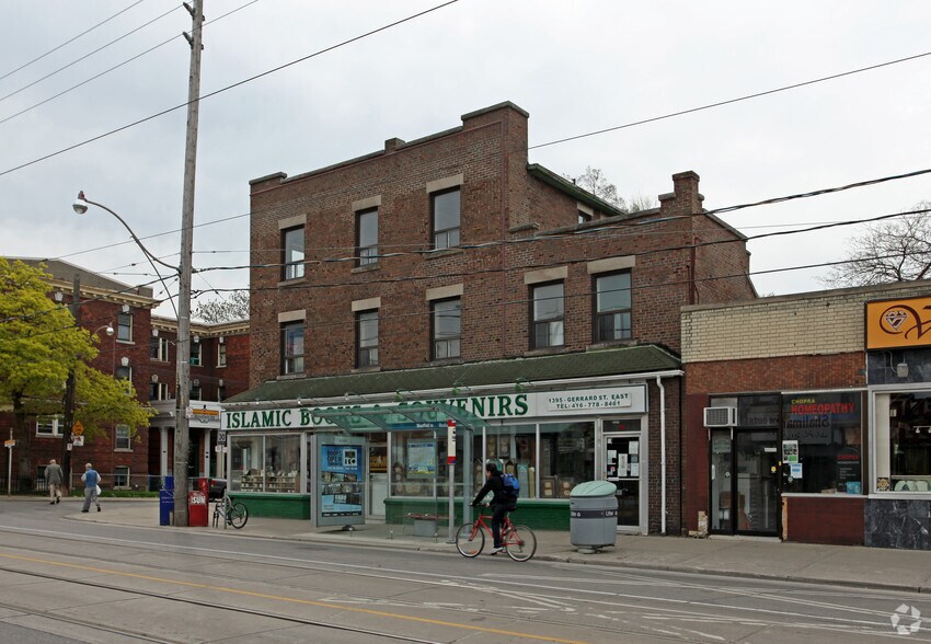 1395 Gerrard St E, Toronto, ON à vendre - Photo du bâtiment - Image 2 de 6