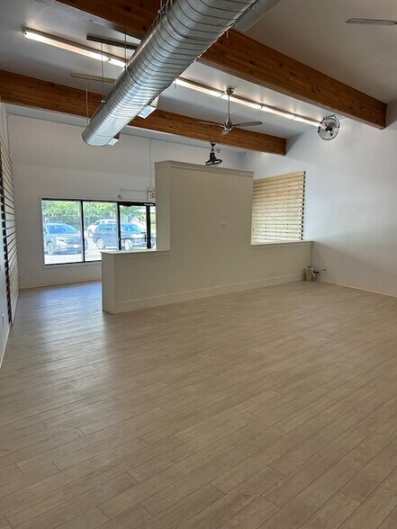 2134 Westlake Ave N, Seattle, WA à louer - Photo du bâtiment - Image 2 de 3