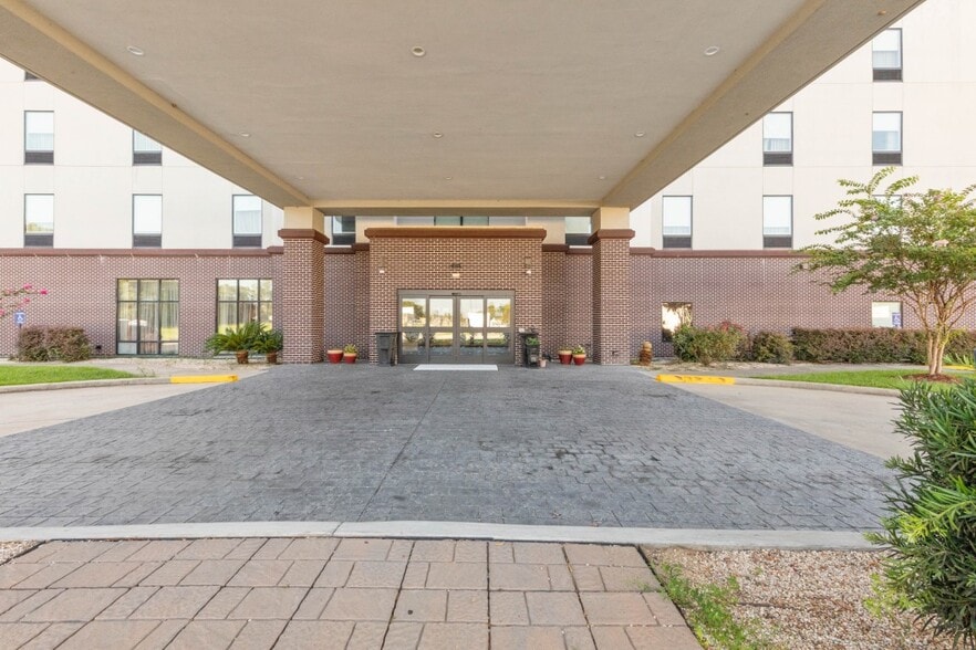 1700 Commerce Blvd, Opelousas, LA for sale - Building Photo - Image 2 of 17