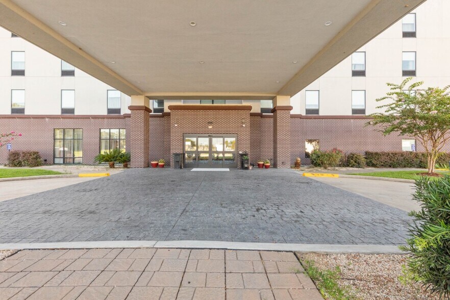 1700 Commerce Blvd, Opelousas, LA à vendre - Photo du bâtiment - Image 2 de 17
