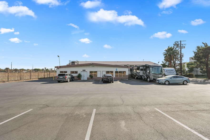 1087 E 9th St, San Bernardino, CA for lease - Building Photo - Image 2 of 35