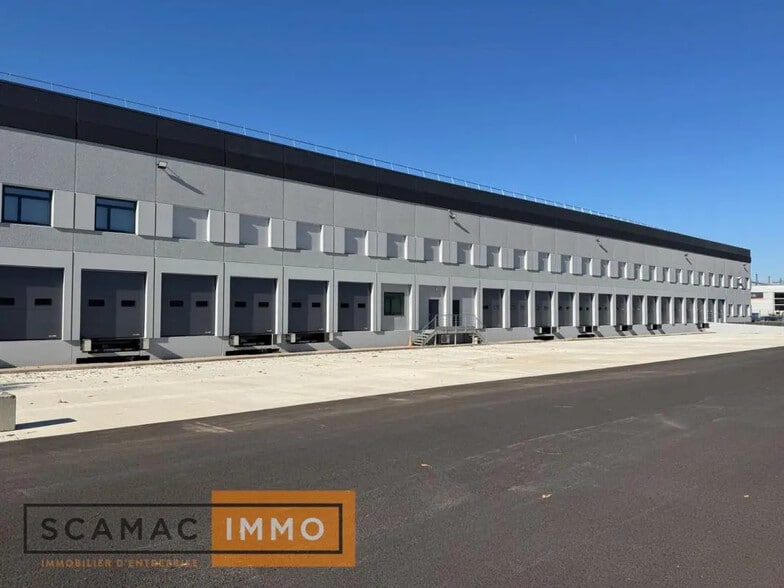 Industrial in Lisses for lease - Building Photo - Image 2 of 11