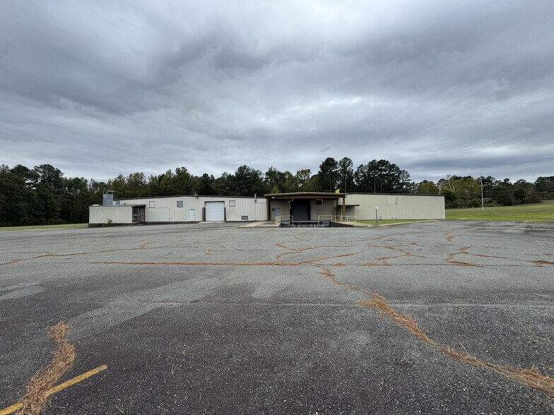 1830 N Pine St, Vivian, LA à louer - Photo du bâtiment - Image 3 de 8