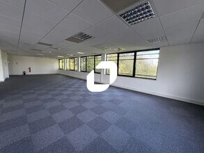 Office in Saint-Priest for lease Interior Photo- Image 2 of 13