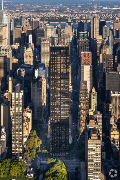 845 United Nations Plz, New York, NY à louer - Photo du bâtiment - Image 1 de 2