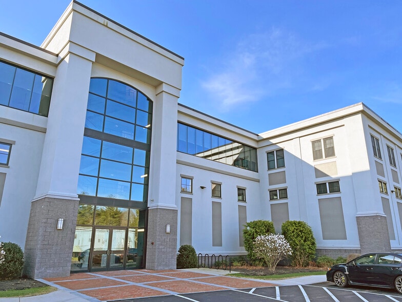 300 Constitution Ave, Portsmouth, NH for lease - Building Photo - Image 2 of 26