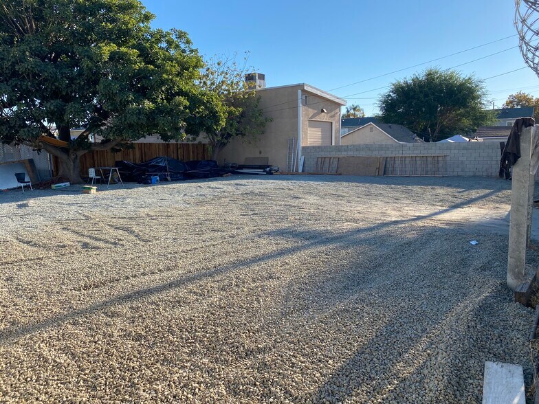 701 E Adele St, Anaheim, CA à louer - Photo du bâtiment - Image 2 de 6