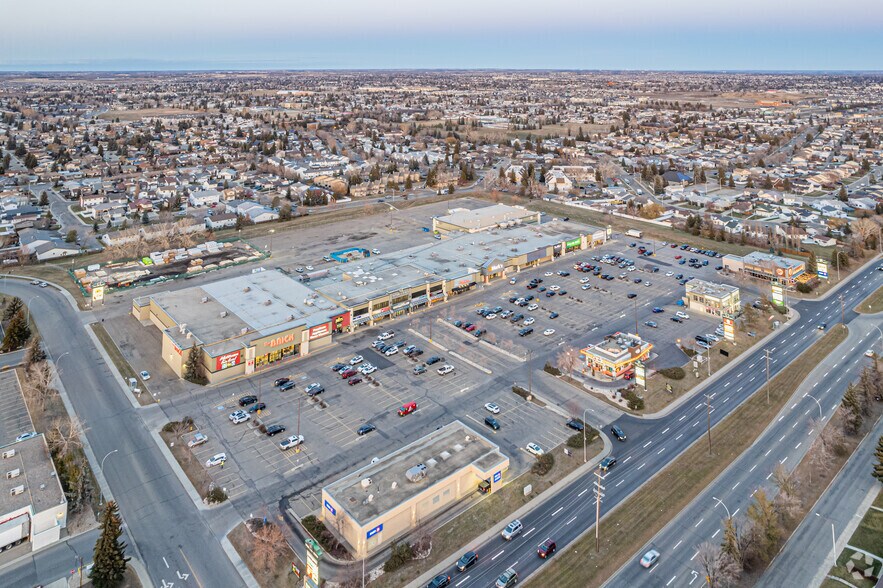 12222 137th Ave NW, Edmonton, AB à vendre - Photo du bâtiment - Image 3 de 5