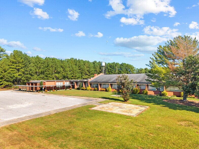 8967 Cedar Grove School Loop Rd, Nashville, NC à vendre - Photo du bâtiment - Image 1 de 54