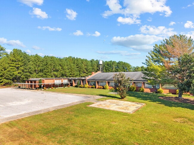 Plus de détails pour 8967 Cedar Grove School Loop Rd, Nashville, NC - Spécialité à vendre