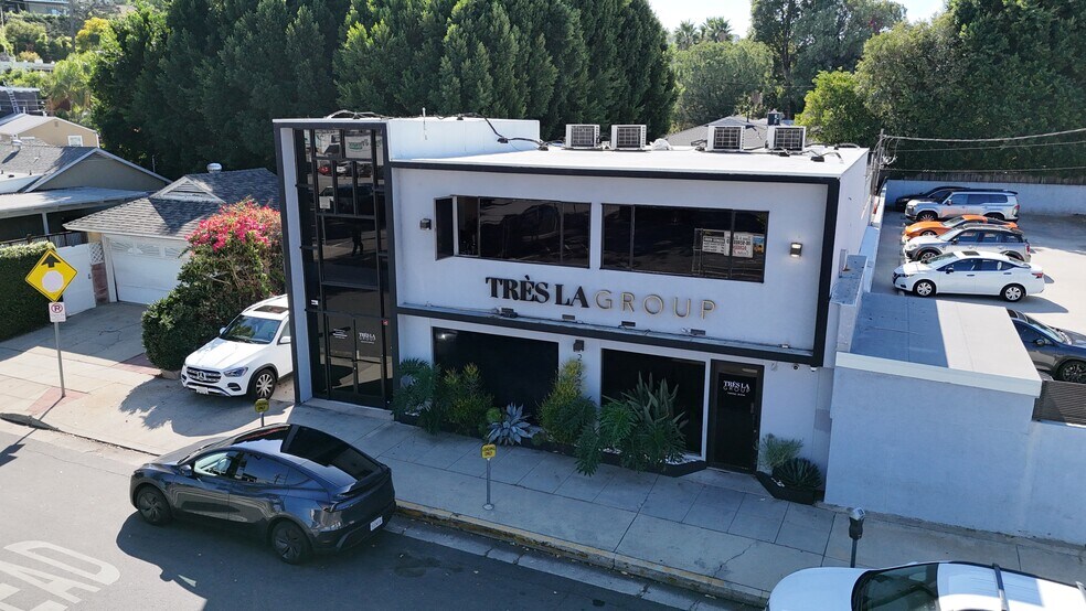 21926 Costanso St, Woodland Hills, CA à vendre - Photo du bâtiment - Image 3 de 17