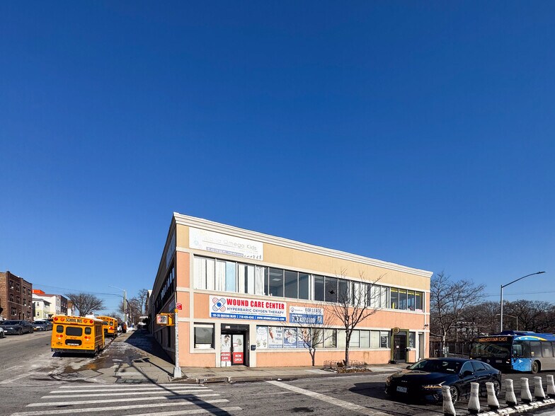 65-35 Queens Blvd, Woodside, NY à louer - Photo du bâtiment - Image 2 de 7