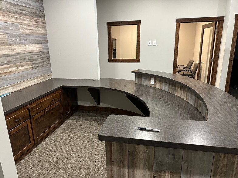 13654 Van Buren St NE, Ham Lake, MN for lease - Building Photo - Image 3 of 8