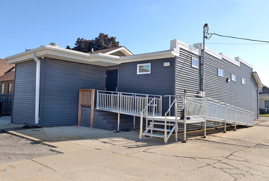 221 20th Ave, Ottawa, IL à vendre - Photo du bâtiment - Image 2 de 12