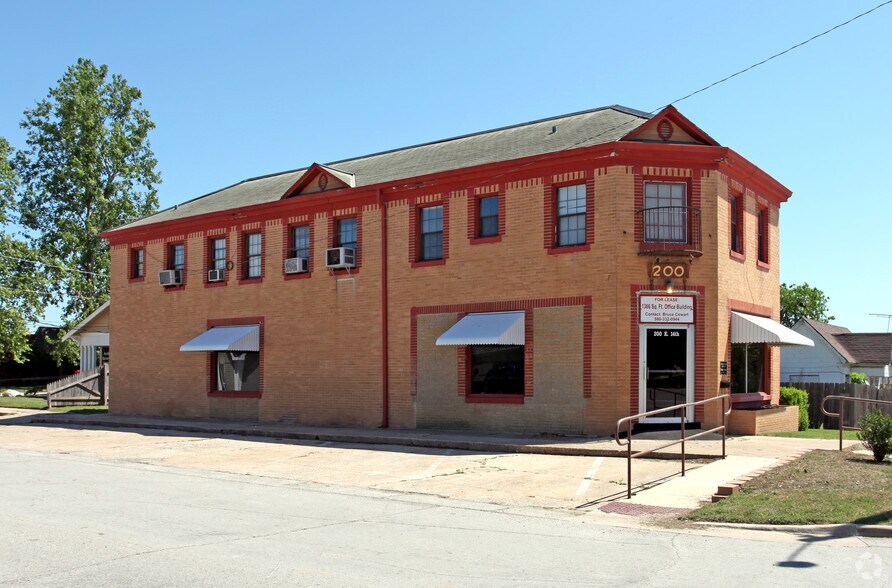 200 E 14th St, Ada, OK à vendre - Photo du bâtiment - Image 2 de 6