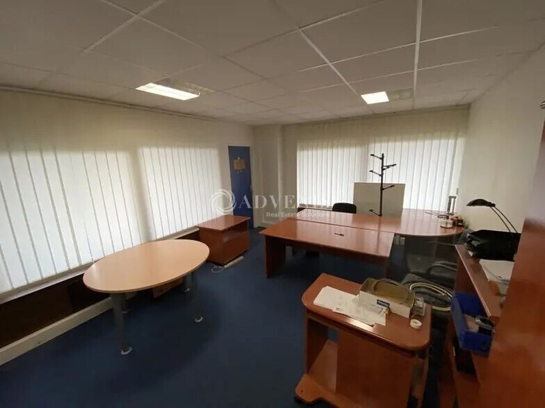 Office in Trappes for lease - Interior Photo - Image 3 of 4