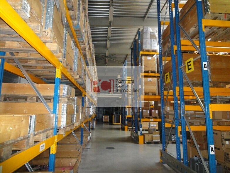 Flex in Lunel for lease - Building Photo - Image 1 of 3