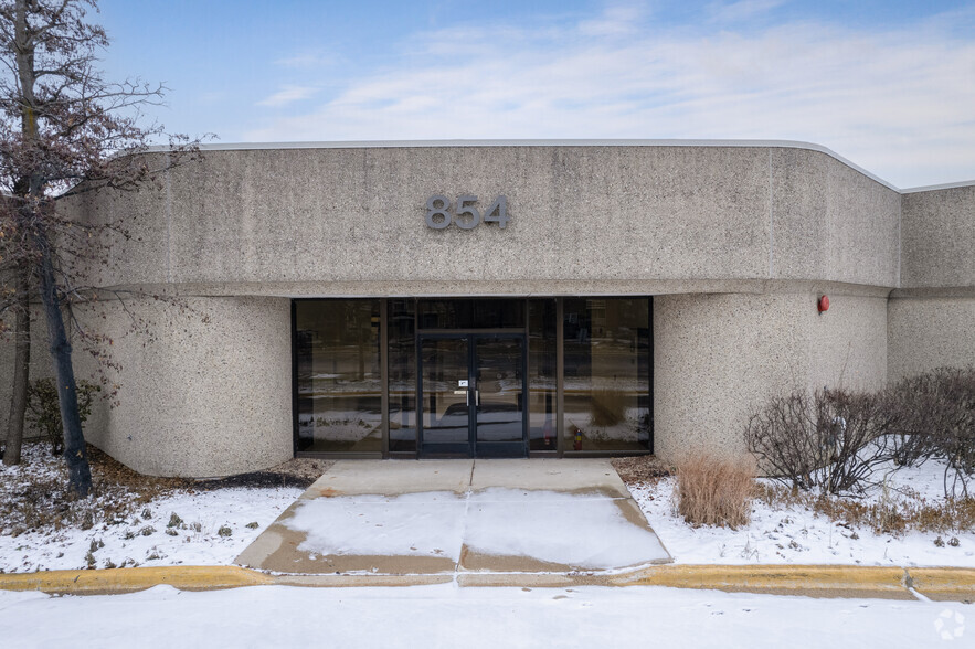 854 E Algonquin Rd, Schaumburg, IL for sale - Building Photo - Image 3 of 5