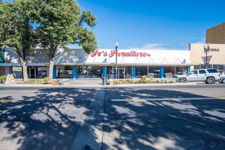 40 N Main St, Porterville, CA à vendre - Photo du bâtiment - Image 1 de 9