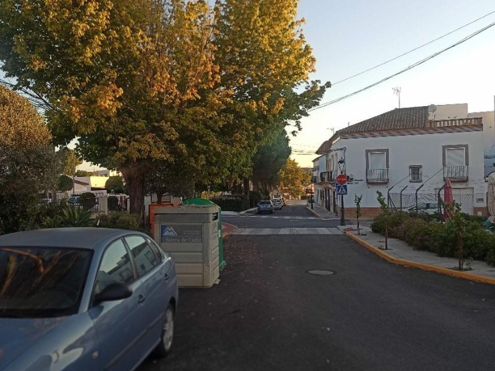 Retail in Bornos for sale Building Photo- Image 1 of 6