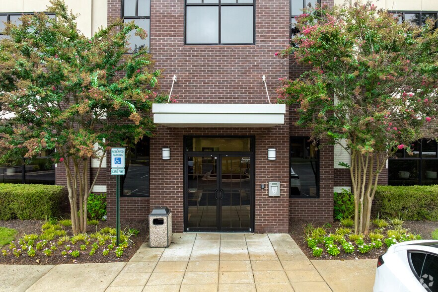 6345 Woodside Ct, Columbia, MD à louer - Photo du bâtiment - Image 3 de 4