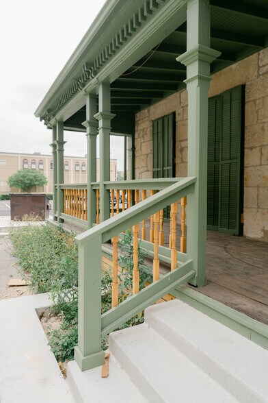 814 Augusta St, San Antonio, TX à vendre - Photo du bâtiment - Image 2 de 6