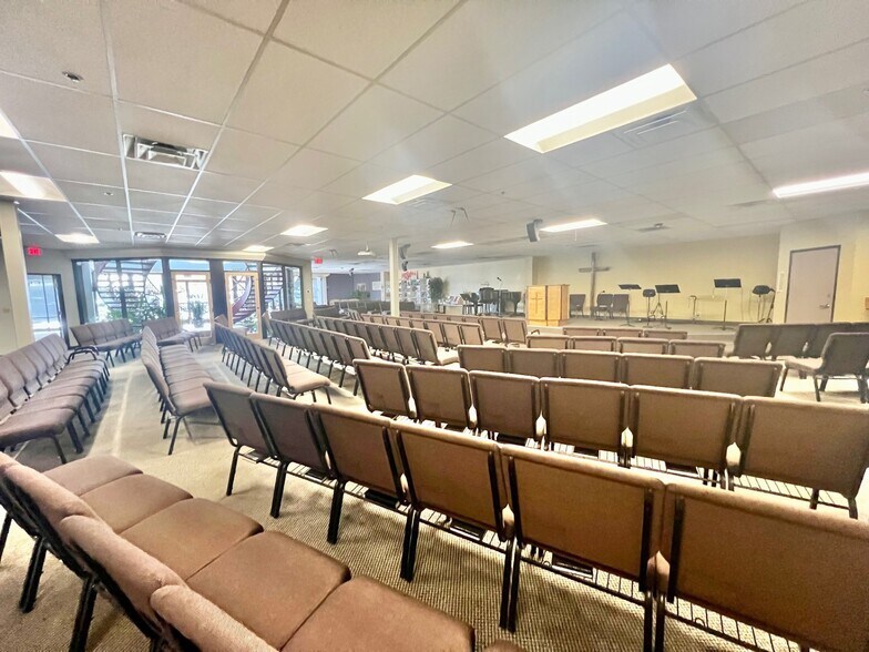 385 Gentry Way, Reno, NV à vendre - Photo du bâtiment - Image 3 de 13