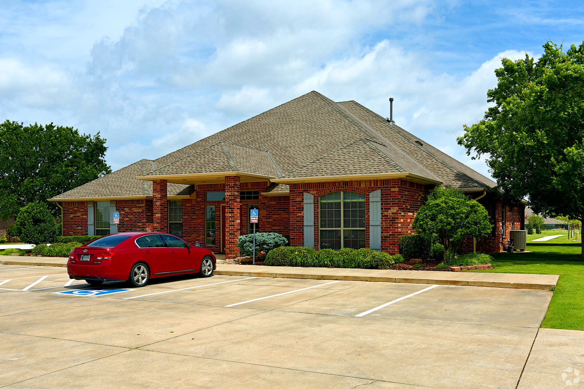 417 W 18th St, Edmond, OK à louer Photo principale- Image 1 de 23