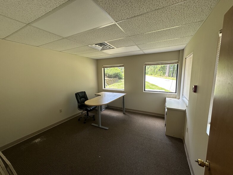 380 Harvey Rd, Manchester, NH for lease - Building Photo - Image 3 of 6