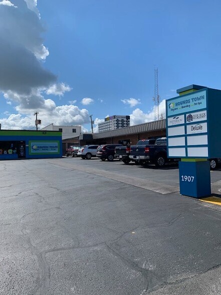 1907-1913 S Stewart Ave, Springfield, MO à louer - Photo du bâtiment - Image 3 de 5